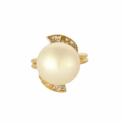 Bague en or jaune, perle de culture et diamants