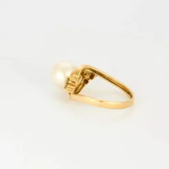 Bague en or jaune, perle de culture et diamants