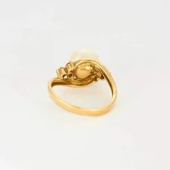 Bague en or jaune, perle de culture et diamants