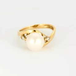 Bague en or jaune, perle de culture et diamants
