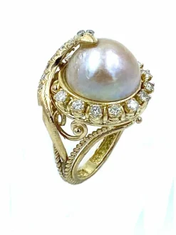 Bague en or jaune, perle mabé et diamants