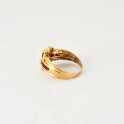 Bague en Or jaune, Rubis & Diamants
