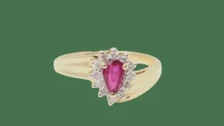 Bague en or jaune, rubis et diamants