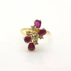 Bague en or jaune rubis et diamants