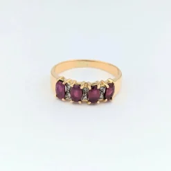 Bague en or jaune rubis et diamants