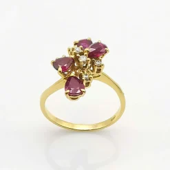 Bague en or jaune rubis et diamants