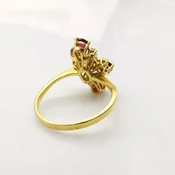 Bague en or jaune rubis et diamants