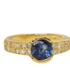 Bague en or jaune, saphir de Ceylan et diamants
