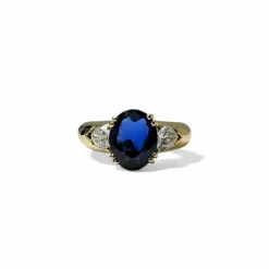 Bague en or jaune, saphir, diamants.