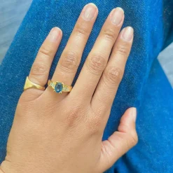 Bague en or jaune, saphir et diamants