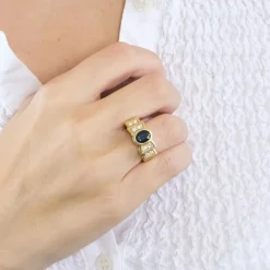 Bague en or jaune, saphir et diamants