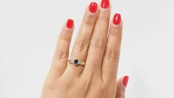 Bague en Or Jaune Saphir Ovale Et Diamants