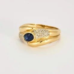 Bague en or jaune, saphir et diamants