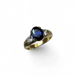 Bague en or jaune, saphir, diamants.