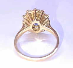 Bague en or jaune, saphir, diamants