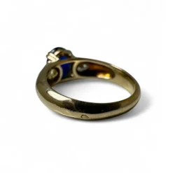 Bague en or jaune, saphir, diamants.