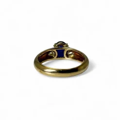Bague en or jaune, saphir, diamants.