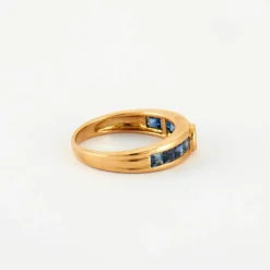 Bague en Or jaune, saphirs & diamants