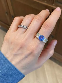 Bague en or jaune sertie d'un saphir de Ceylan non chauffé