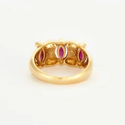 Bague en or jaune sertis de rubis et diamants