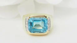 Bague en or jaune, Topaze bleue et diamants