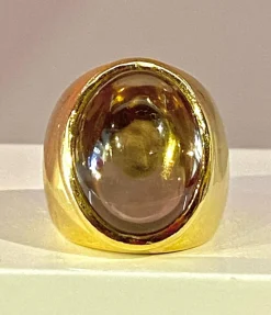 Bague en or jaune topaze cabochon