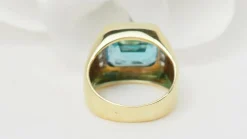 Bague en or jaune, Topaze bleue et diamants