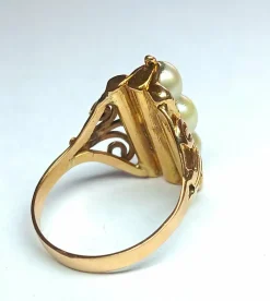 Bague en or jaune trois perles