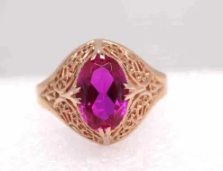 Bague en or, pierre rose