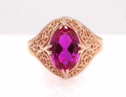 Bague en or, pierre rose