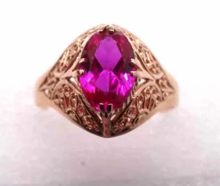 Bague en or, pierre rose