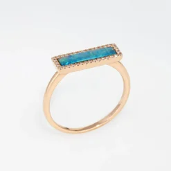 Bague en or rose 14 carats avec opale et diamant East West