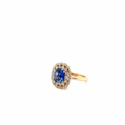 Bague en or rose 18 carats avec saphir bleu de Ceylan taille coussin et diamants