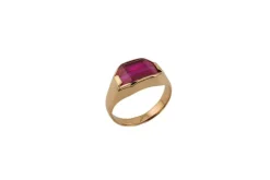 Bague en or rose avec pierre rouge