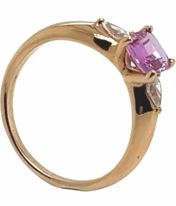 Bague en or rose avec saphir rose et deux diamants
