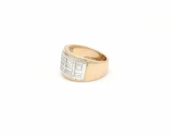 Bague en or rose et blanc avec diamants baguette