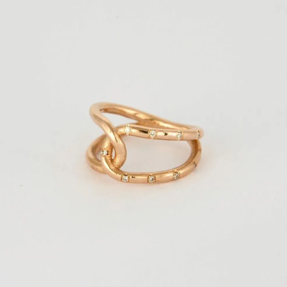 Bague en or rose et diamants
