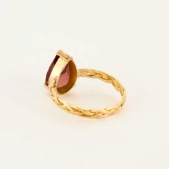 Bague en or rose et grenat