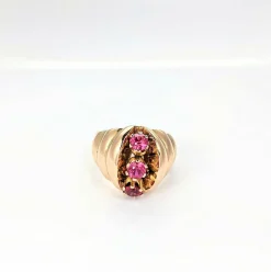 Bague en or rose et pierres roses