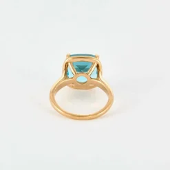 Bague en or rose et topaze bleue