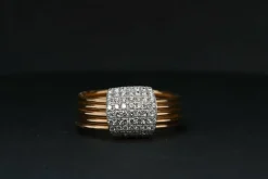 Bague en or rose ornée de diamants