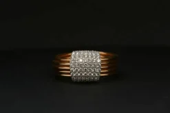Bague en or rose ornée de diamants