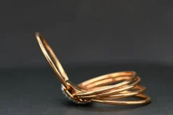 Bague en or rose ornée de diamants