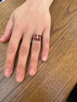 Bague en or, rubis et diamants