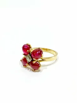 Bague en or, rubis et diamants