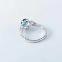 Bague en or, saphir et diamants