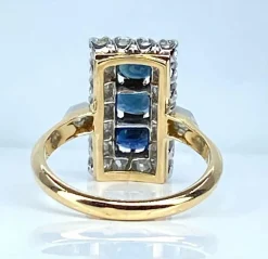 Bague en or sertie de 3 saphirs et diamants, vers 1900