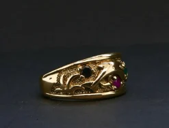 Bague en or sertie de pierres précieuses