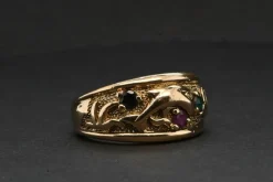 Bague en or sertie de pierres précieuses
