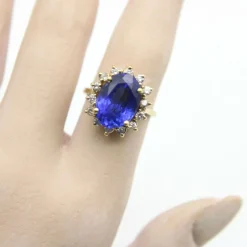 Bague en or tanzanite et halo de diamants par LeVian